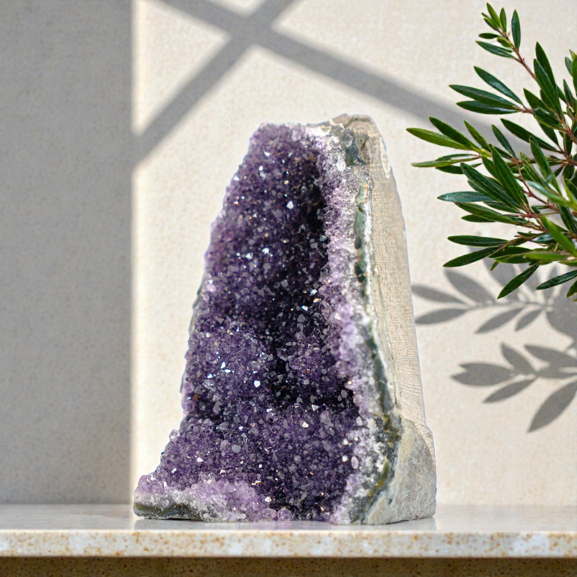 This geode was extracted from URUGUAY. It was extracted respecting the strict standards of open-pit mining in our country that ensure the safe work.