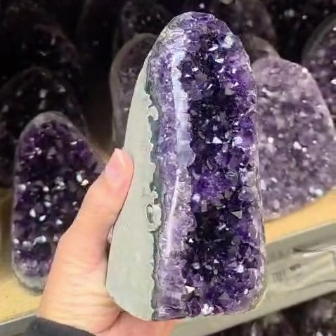 Febraruy birthstone, deep purple polished amethyst. Cut based and self stand 4.5" to 7.5" H
Natural crystal from Artigas, Uruguay. Trackable origin. Etically sourced. 
